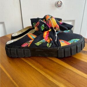 Farm Rio cashew black platform slip on mules size 6.5